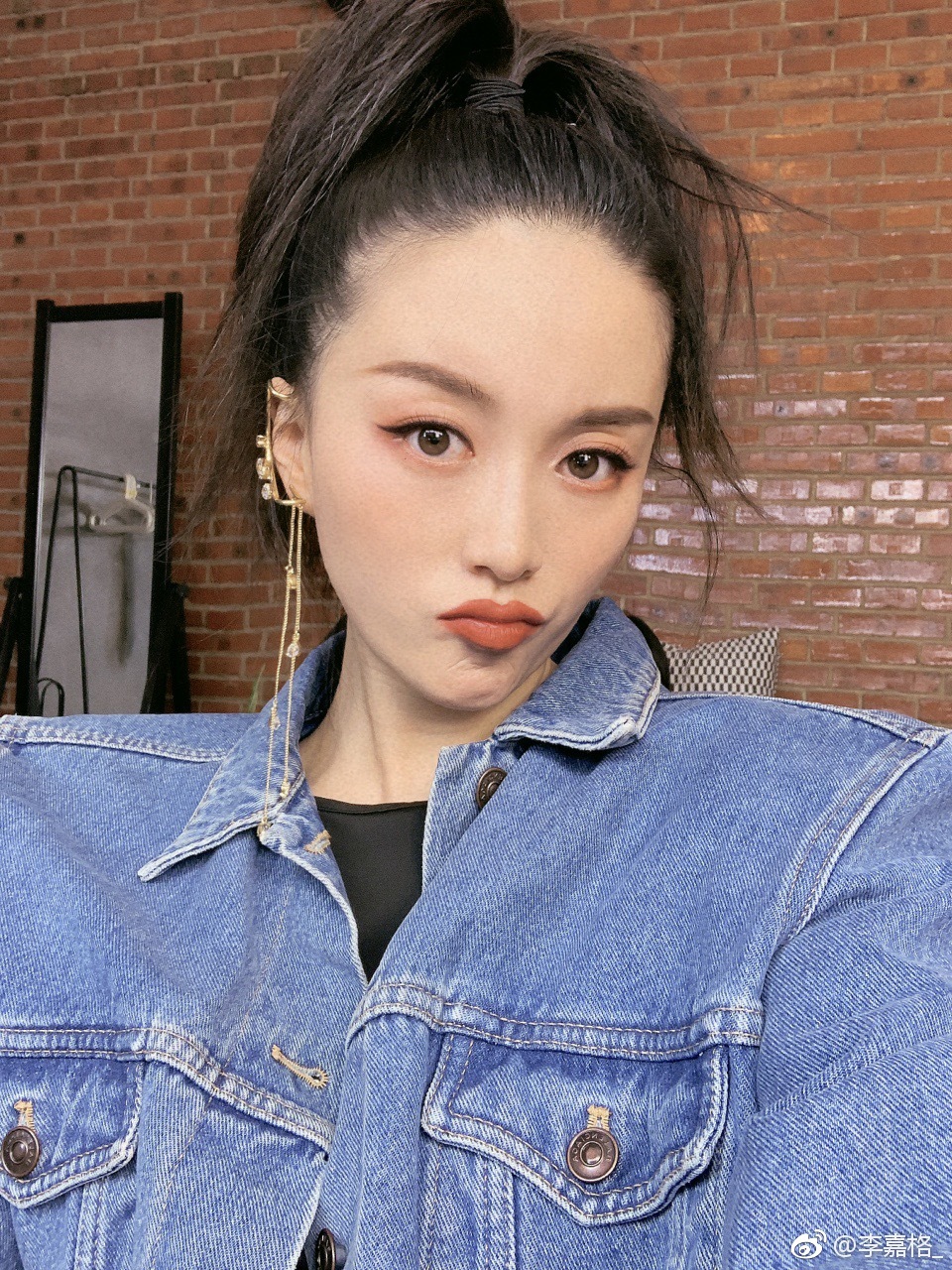 原创那英徒弟李嘉格官宣喜得儿子32岁的她就已经儿女双全真幸福