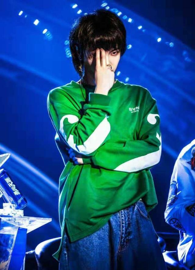 原创华晨宇眼睛会说话看到他在节目上的眼神就能读懂他的内心了