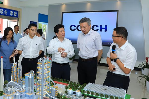 海螺集团党委委员,副总经理何承发,总经理助理陈永波等