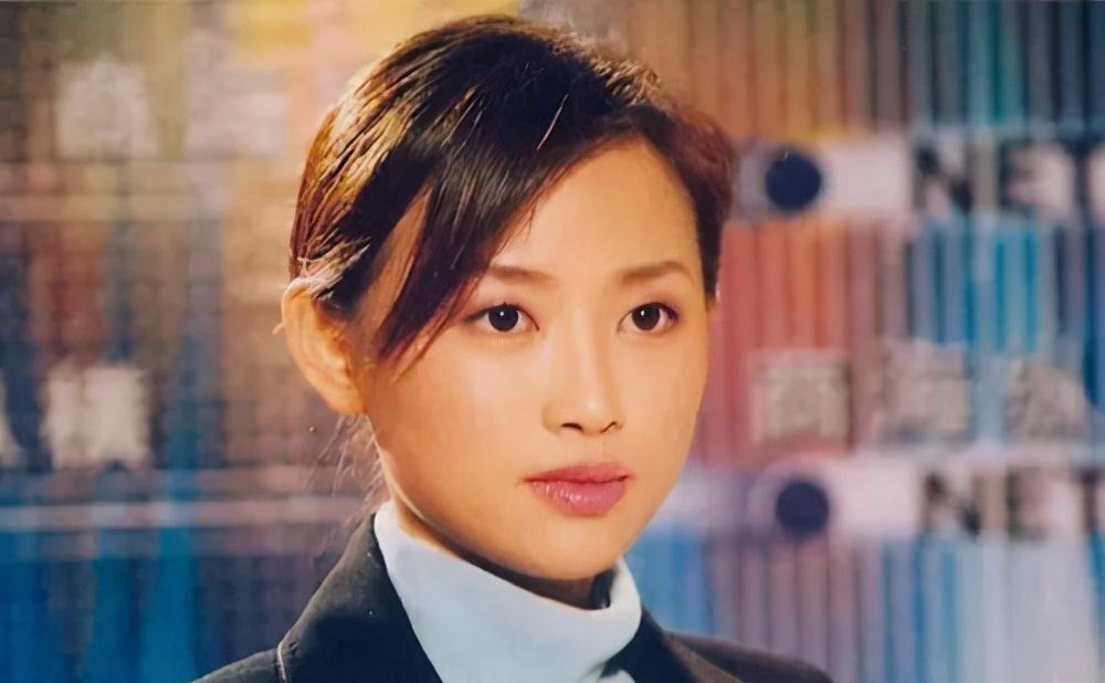 拍,美食分享成为了她微博的主要内容,偶尔也会晒几张自己的搞怪自拍照