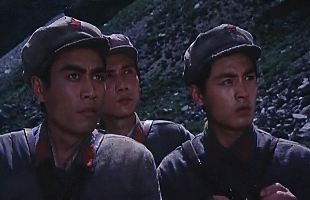 感情持续升温,但事业上,陈宝国演话剧《报童》,又拍了电影《大渡河》
