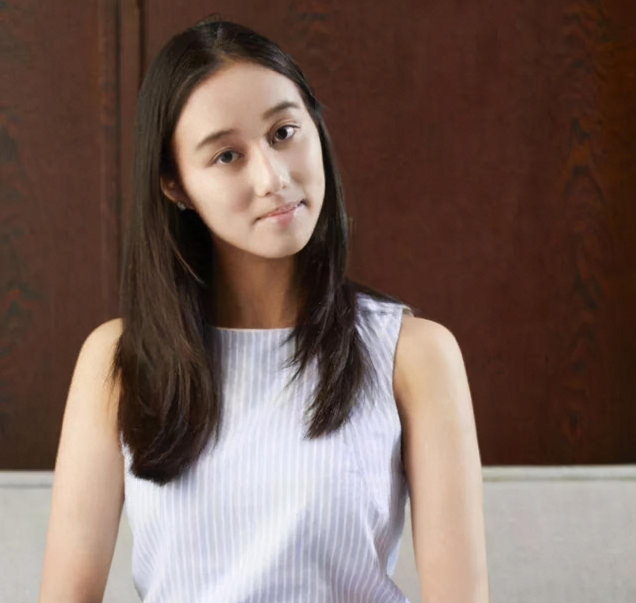 何鸿燊78岁时生的小女儿,长相精致又大气,一身名媛范藏都藏不住