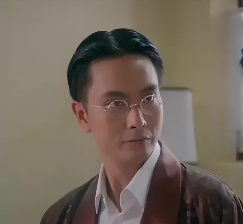 谭耀文这个名字许多年轻观众可能并不熟悉它但我们来谈谈《纵横四海》