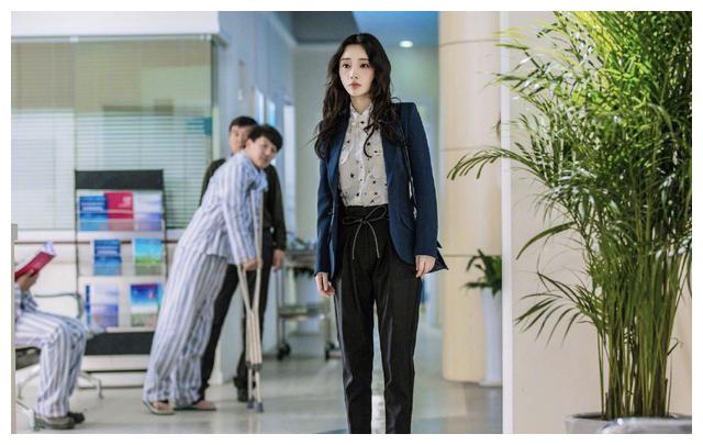 李小璐新剧职场造型 打破以往形象 引领职场时尚新潮流 衣服 女性 西装