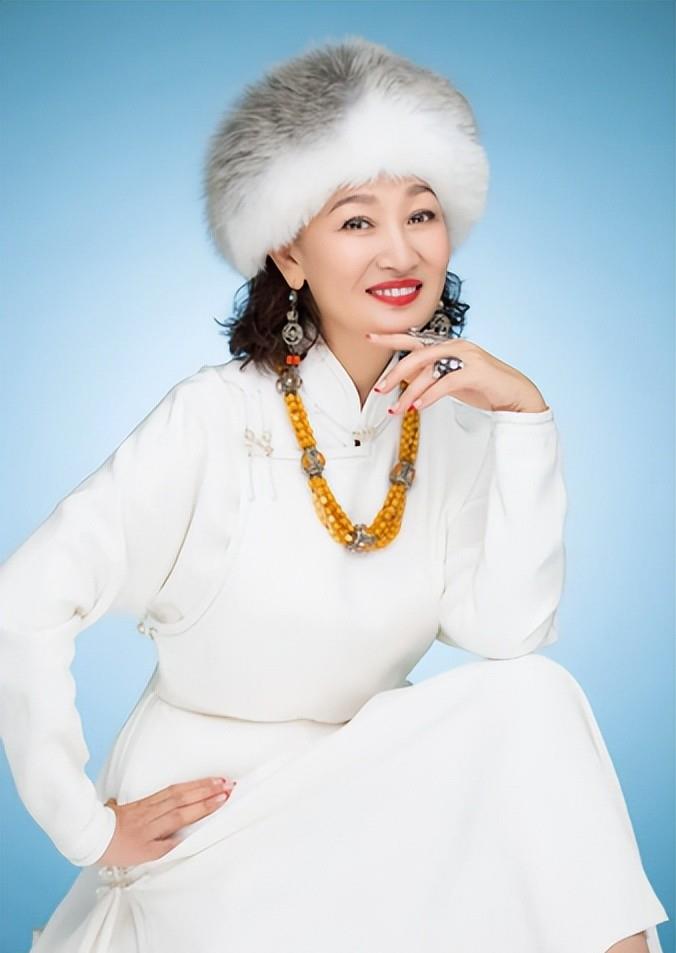 与腾格尔恋爱一年闪婚,七年离婚,这期间哈斯高娃经历了些什么?