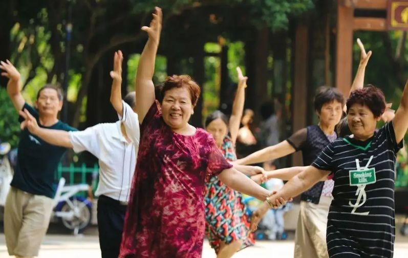 广场舞需要限定时间地点吗_大妈_小区_处理