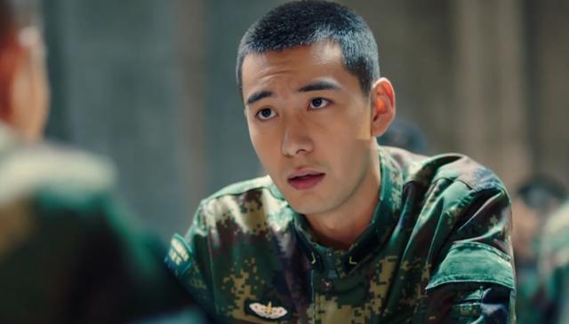 与他一起参军的有另外两个死党易子梦(董春辉饰演),林安邦(段博文饰演