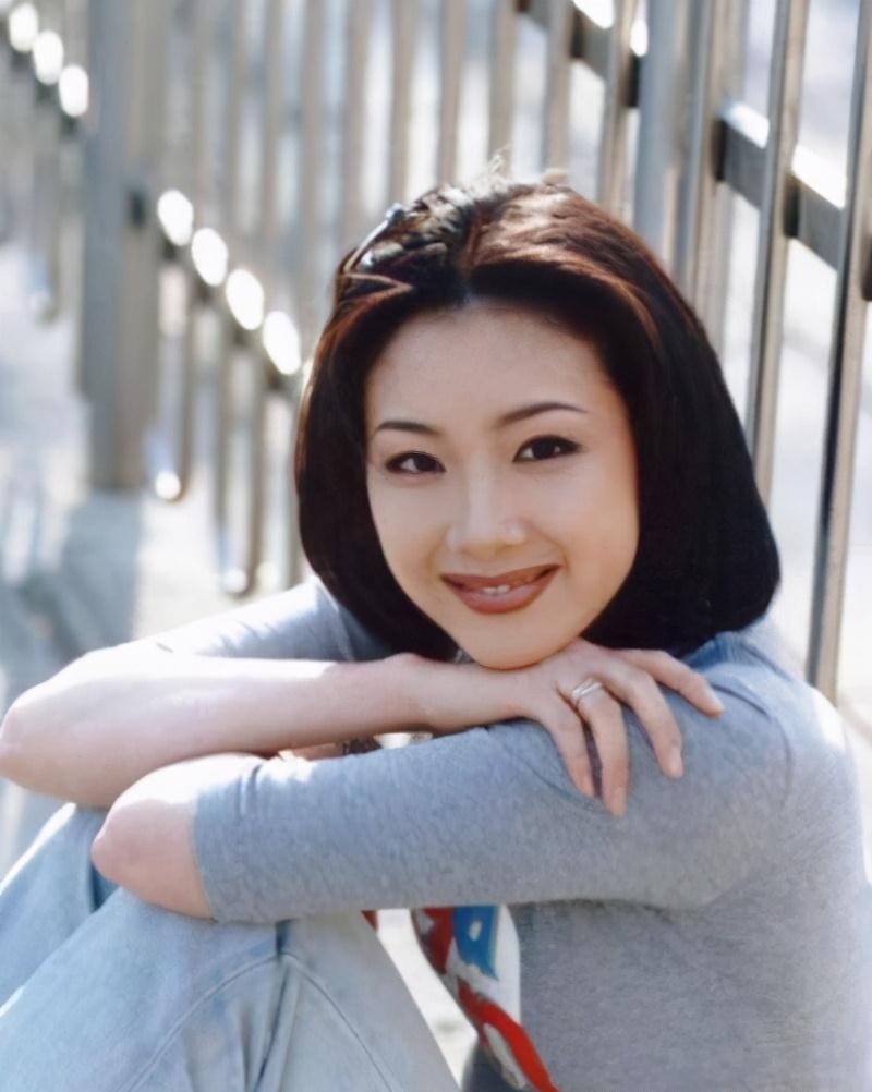 原创45岁的韩剧女王崔智友近况首度露面她不仅是迷人而且励志