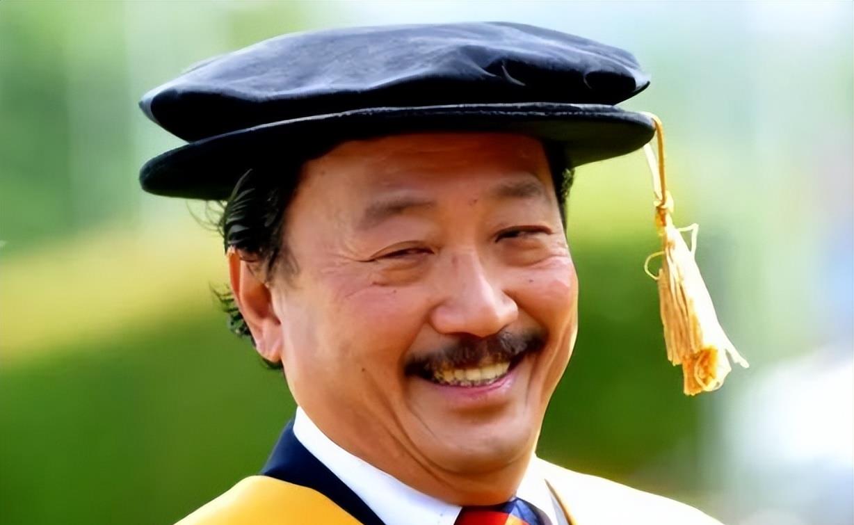 刘德华妻子朱丽倩的舅舅陈志远,奉母命卖麦当劳,长女是大马名媛