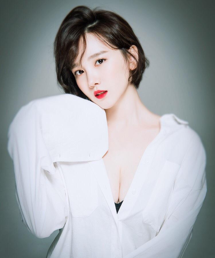 原创31岁陈小纭时尚妩媚气质十足举手投足间尽是优雅