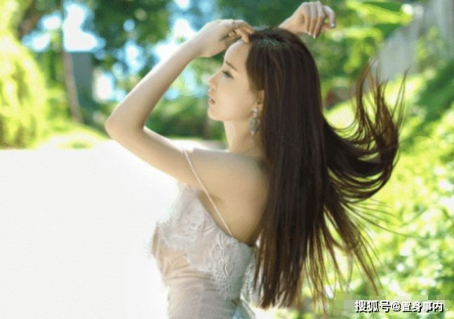 35岁模特周妍希至今单身看过她的写真之后网友谁做接盘侠