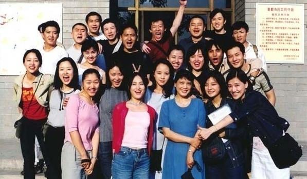 平时没什么交集,背后却是老同学关系的明星还有哪些?