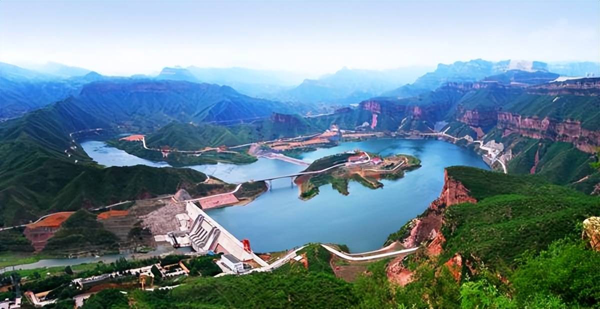 大坝高85米抗洪标准8420秒立方中国张河湾水库誉为天空之镜