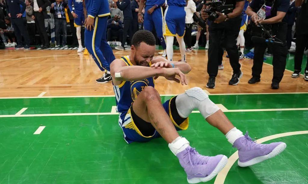 今年也许不是最强的勇士但确是最好的库里