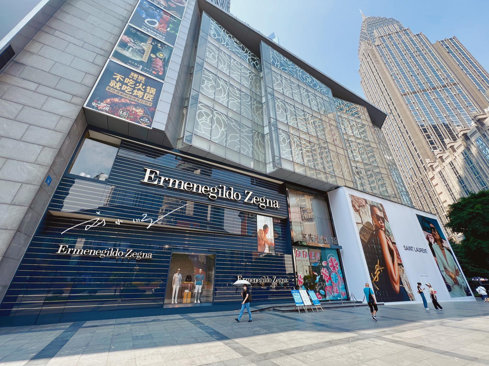 原创重庆市中心的老牌商场在解放碑旁曾经有lv专卖店如今已改名