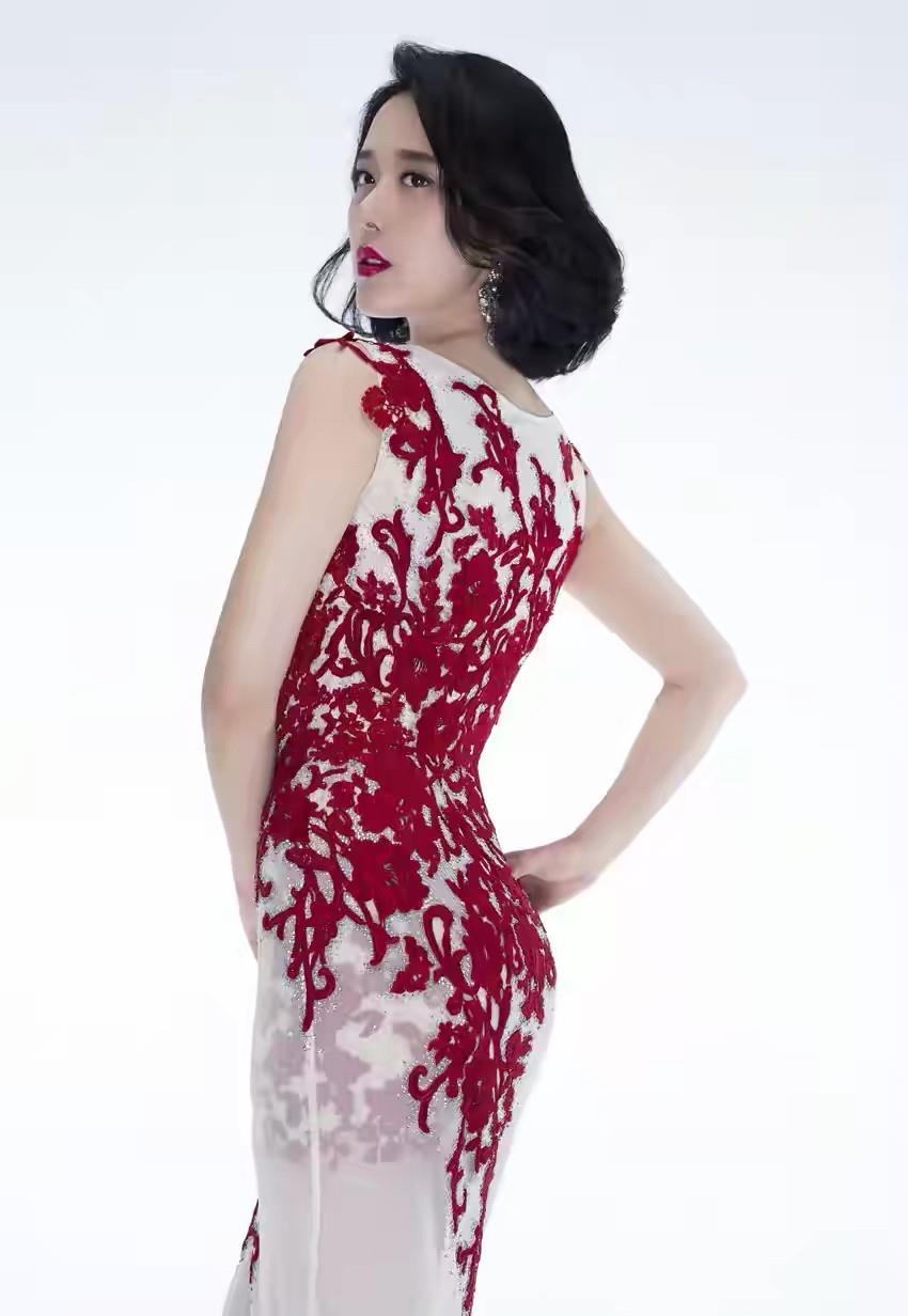 原创41岁颜丹晨美绝了时尚时尚礼服大秀凹凸感s曲线够迷人