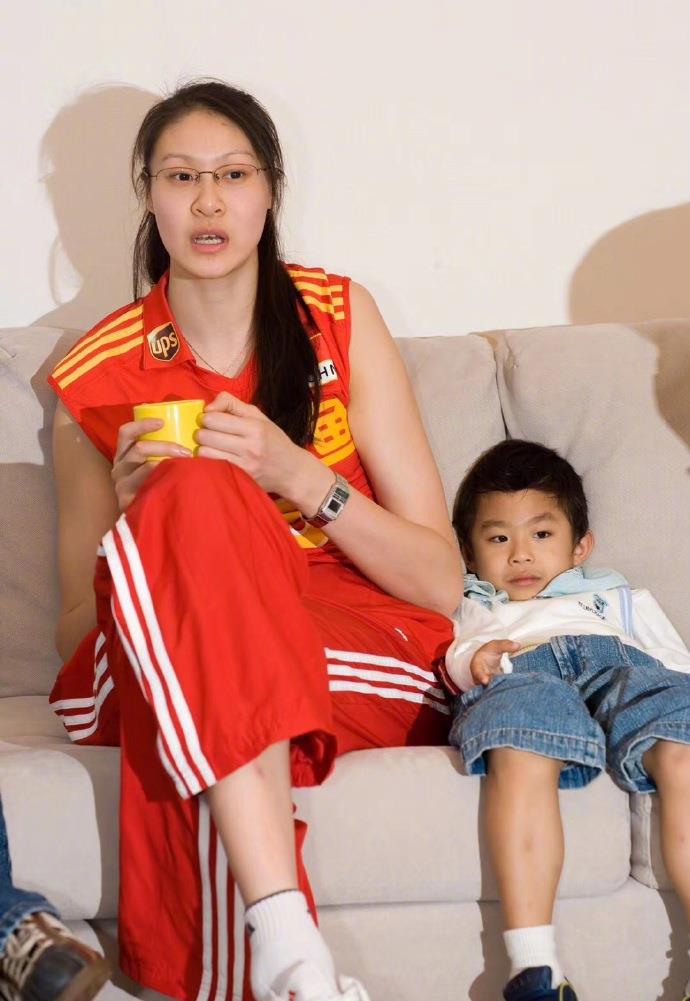 女排健将赵蕊蕊近况,生日晒感人照片,38岁至今仍未嫁_弟弟_姚明_运动