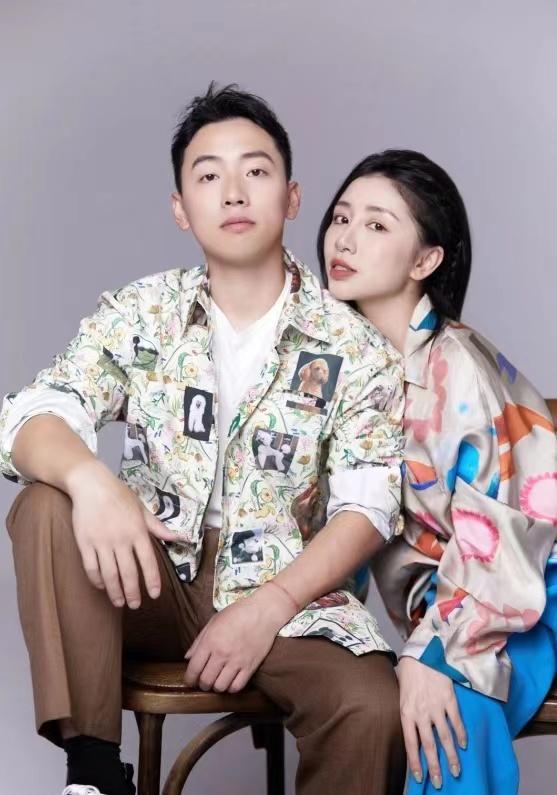 体操女神周捷晒近照嫁1米58奥运五金王一双儿女长得像爸爸