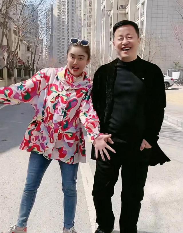 遭网友吐槽后公开回怼,引发热议_王小宝_吴琼_生日