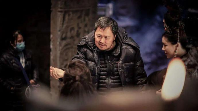 原创尹正当街拥吻同性陈情令导演随地小便贵圈男性操作太下头