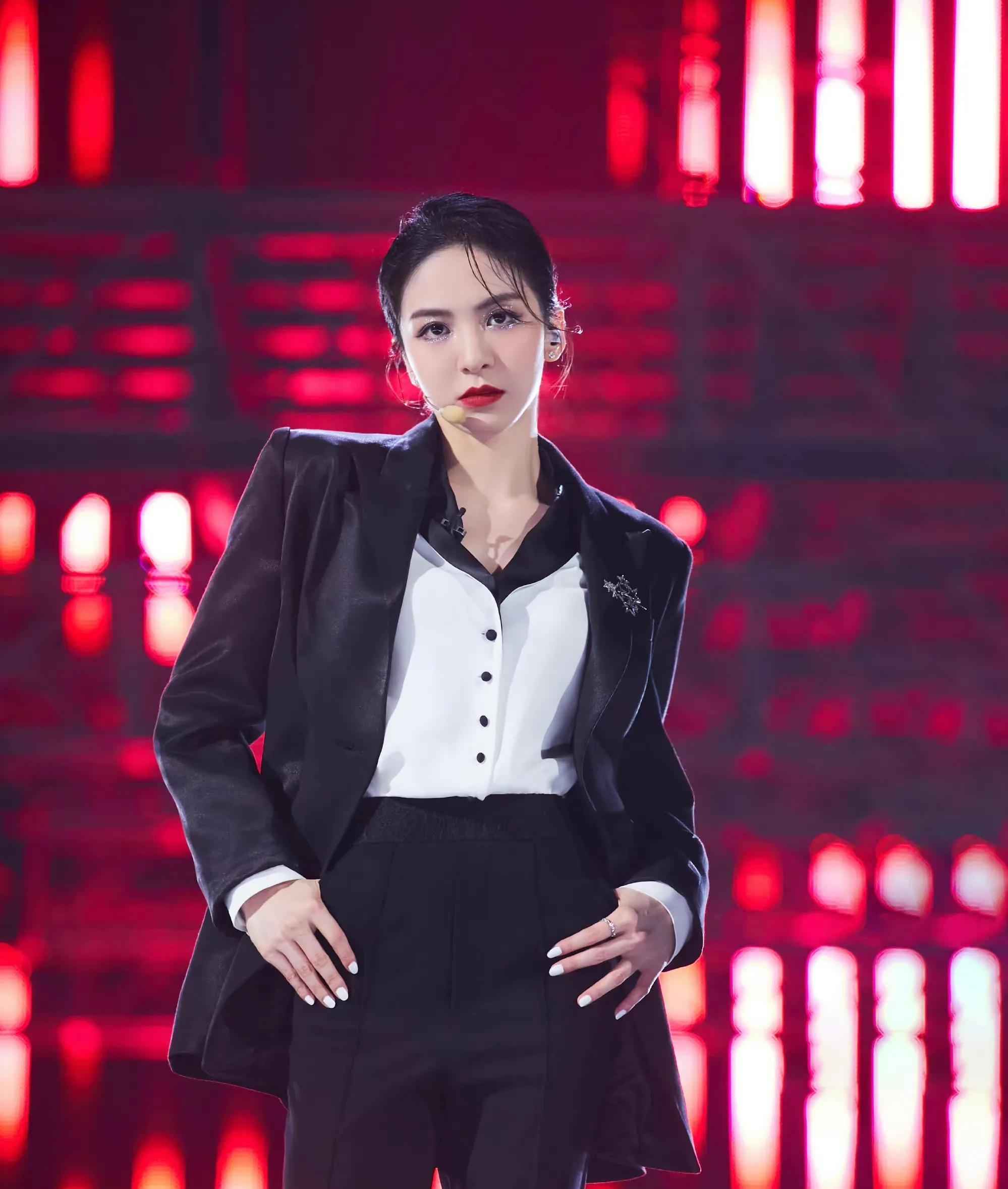 能让金星打一百分的唐诗逸 在《浪姐3》中再次惊艳全场_舞蹈_节目