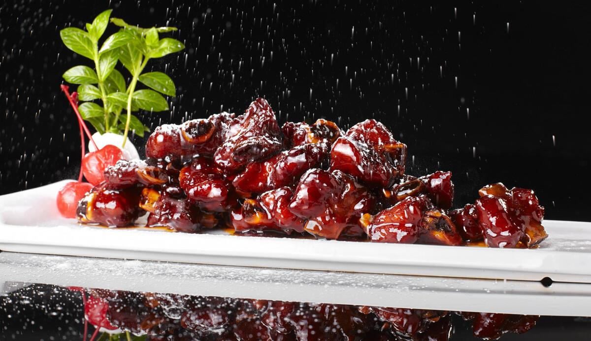 原创白糖做衣裳话梅烧小排外焦里嫩酸甜适口白里透红精致简约