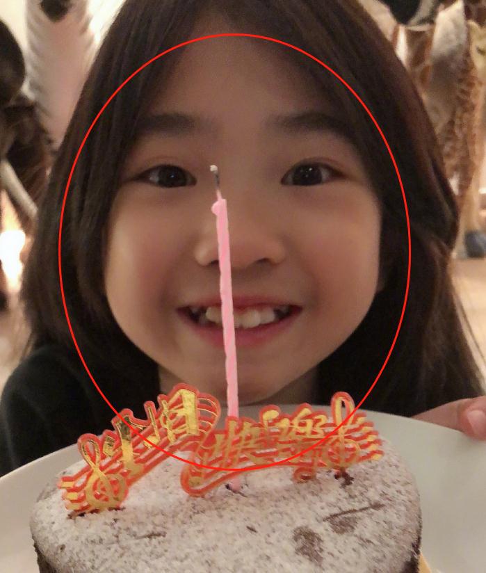 原创10岁grace悄咪咪长大掀起刘海后的脸这颜值我没眼花吧