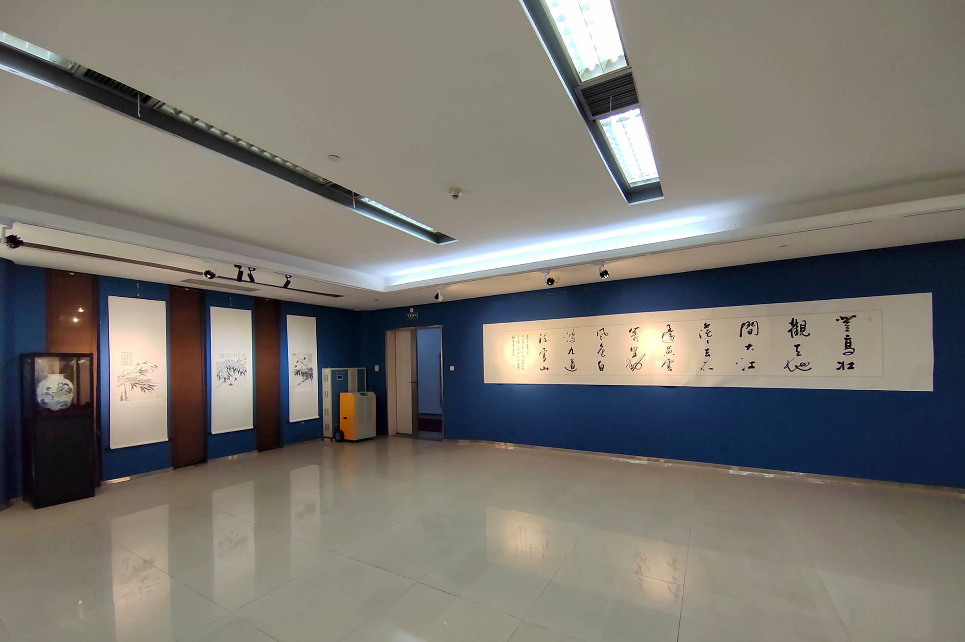 张福铭书画作品展在东莞市开明美术馆开幕 百余幅书画精品盛大亮相