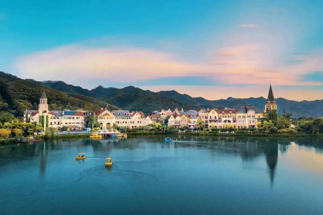 佛山高明美的鹭湖安纳西小镇别墅官方售楼中心24小时售楼电话