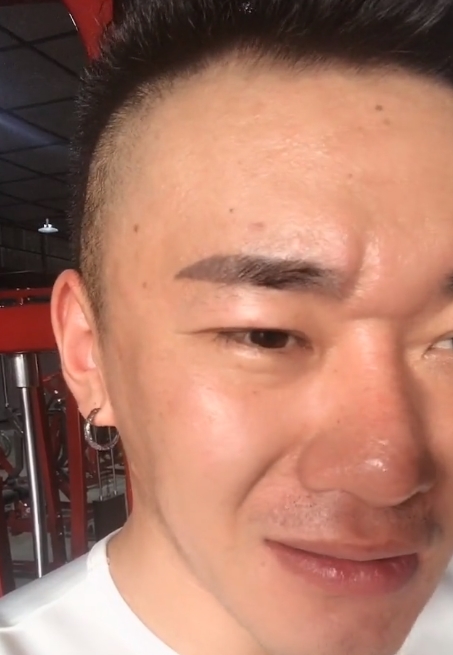 自从跟着鹿神练完腿,席鑫终于在喷子面前"站"了起来!_健身_训练_网络