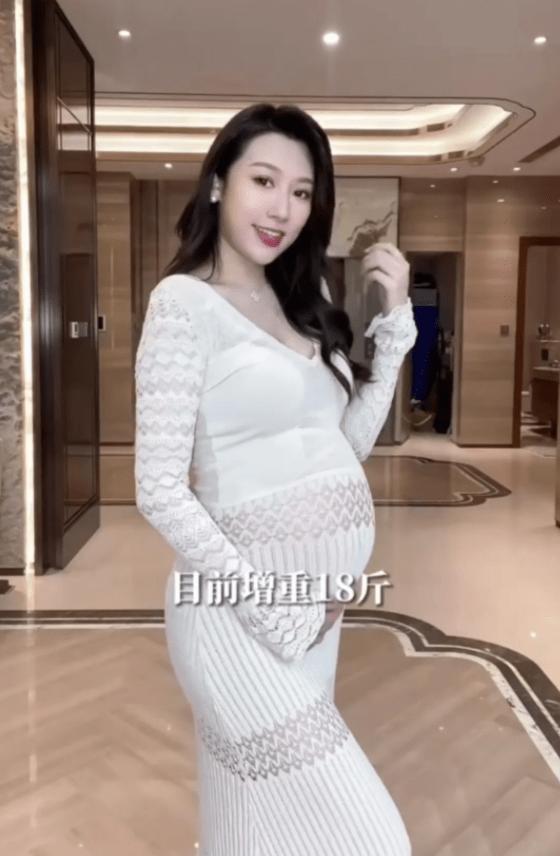 星二代张嘉芸坐月子,洗头,艾灸,月子餐有专人服务