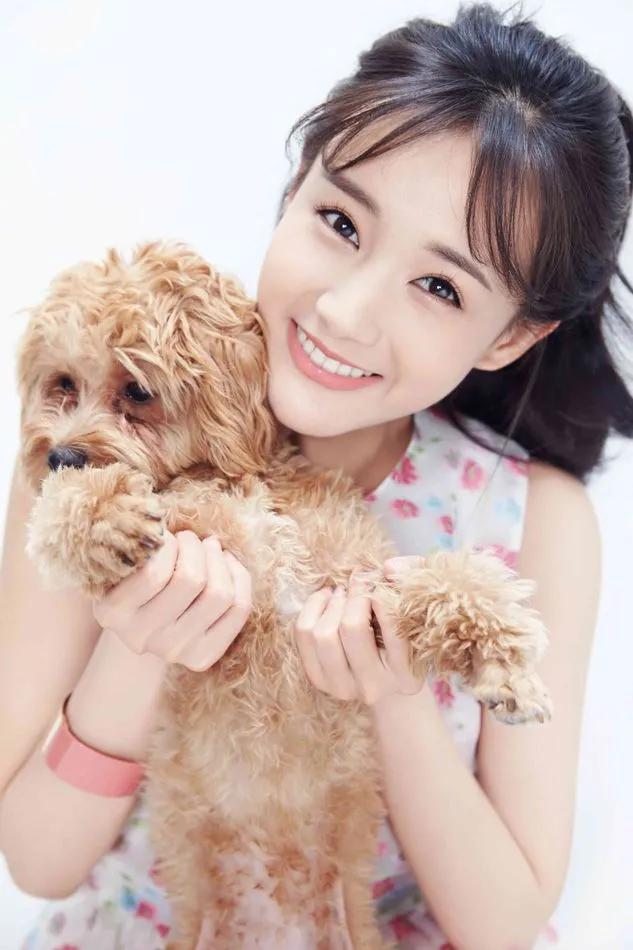 娱乐圈最美小花李一桐长相甜美可爱未来星途一片光明