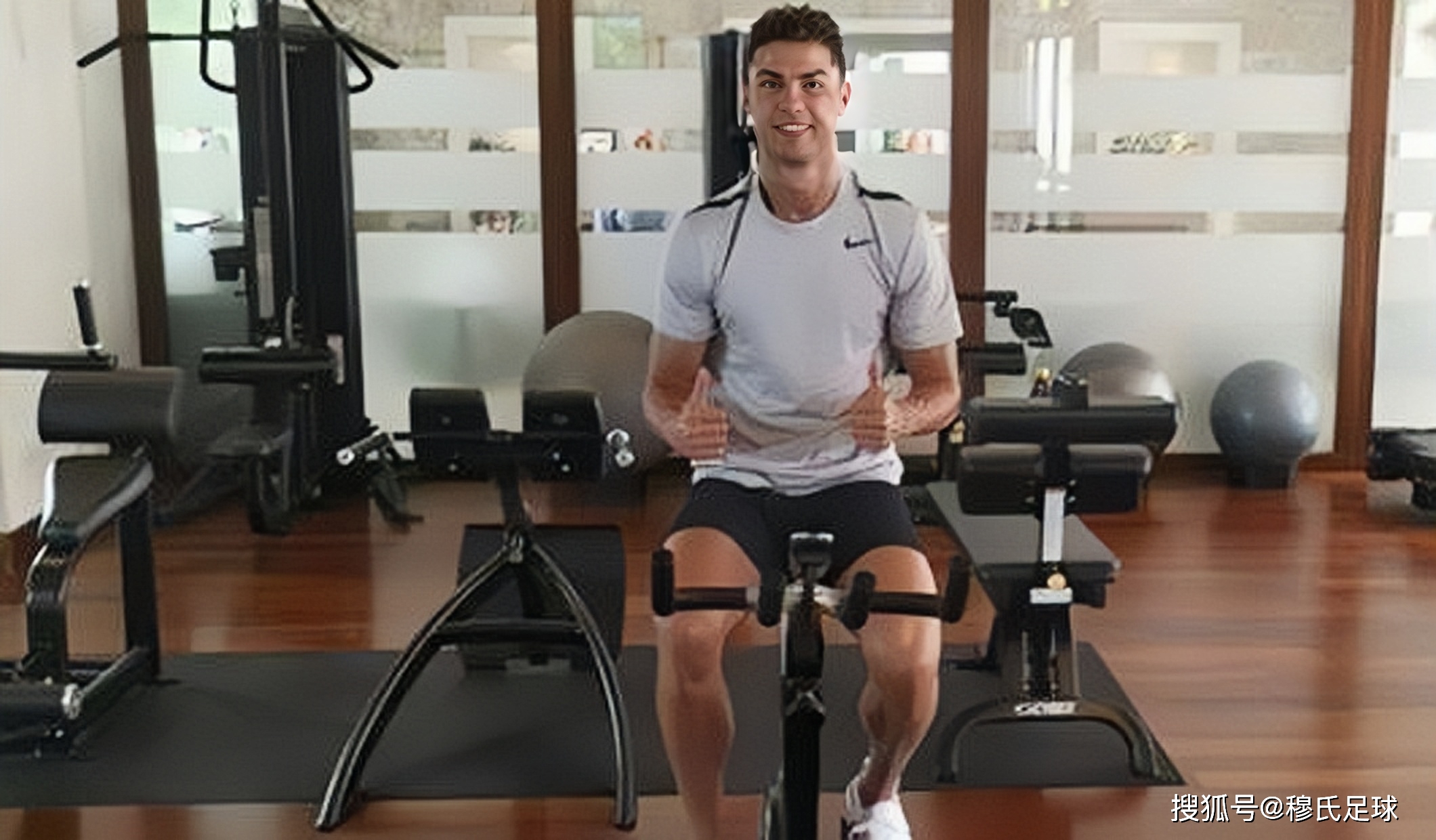 原创太过分了吧迷你罗进入青春期c罗老婆不回避乔治娜秀身材