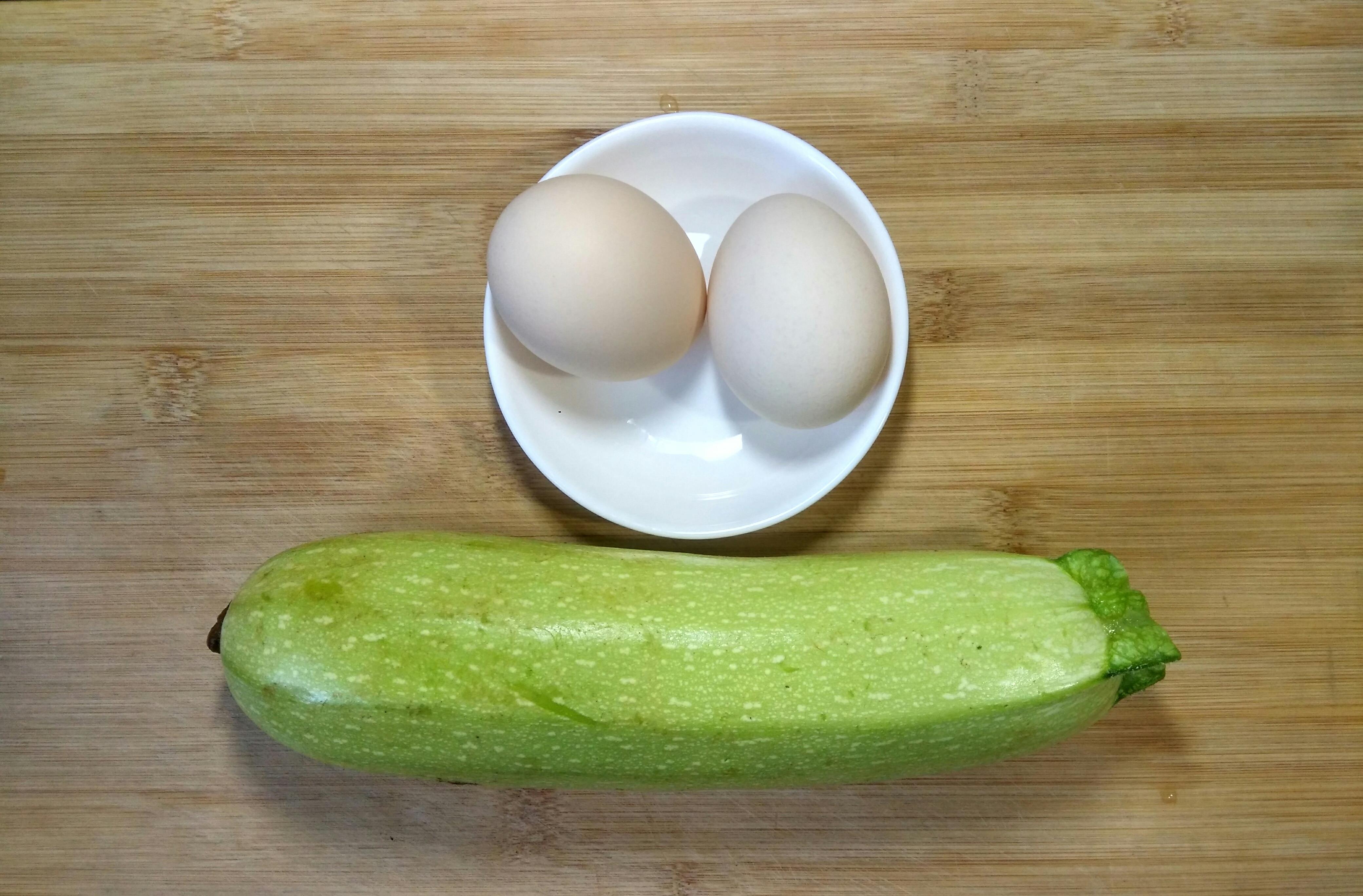 原创爱吃西葫芦的快收藏学会西葫芦这个做法一大盘都不够吃