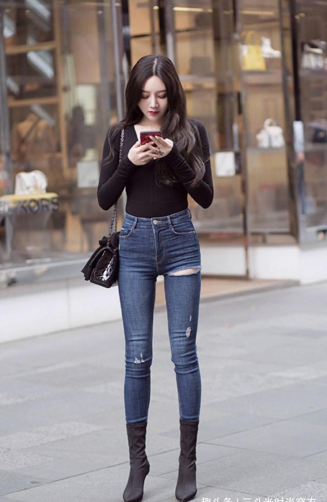 原创时尚潮流牛仔裤美女简约大气清新唯美凸显迷人的曲线身材