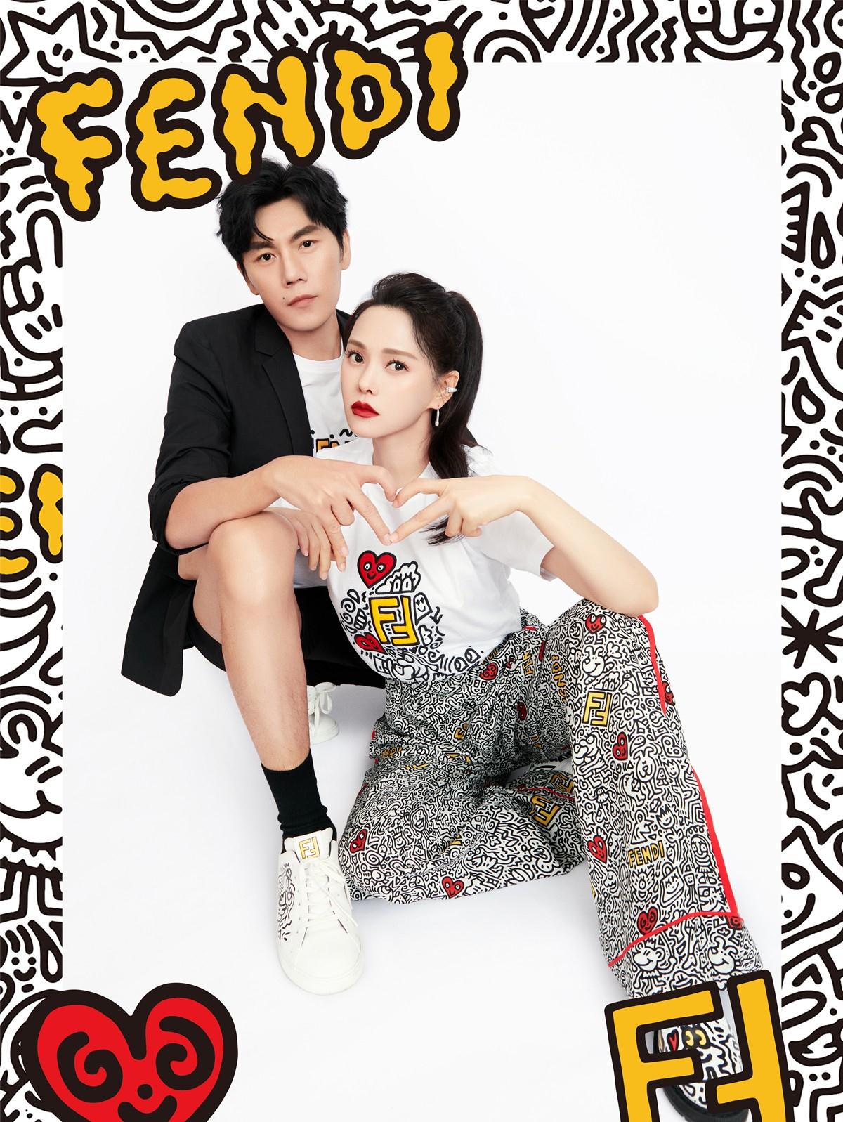 52岁伊能静同框张含韵,绿衣白裤清新减龄,差21岁美成同龄人_样子_运动