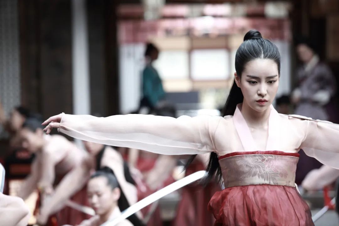 原创她与刘亦菲前男友拍了一部戏就被称为国外版汤唯后再挑战19禁