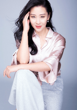 43岁的她身价暴涨7亿,富豪老公大她19岁,这才是娱乐圈豪门_苗圃_义红