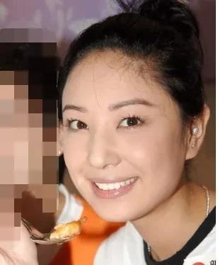 原创             40岁郑希怡是“整容”血泪史？她更美更飒，网友表示爱罢不能