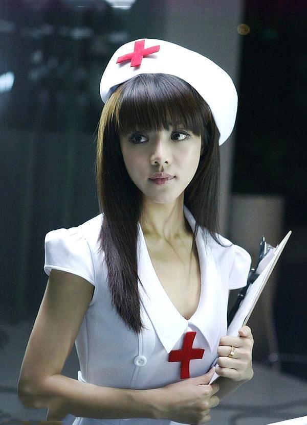 左,《西厢记》的红娘,《幸福在哪里》的米朵,《冬暖花会开》的蓝素馨