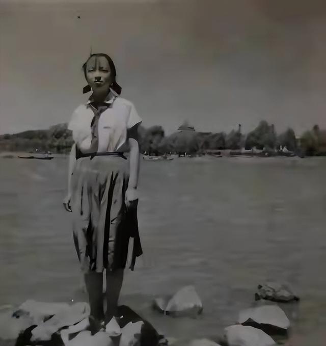 一个大学生,葬礼头一天一个学生没来,丈夫泣不成声_妈妈_刘慧芬_红梅