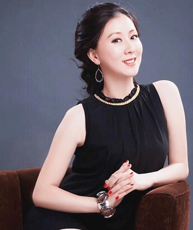 原创演员汤加丽当人体模特和丈夫分手被父母嫌弃今45岁还单身