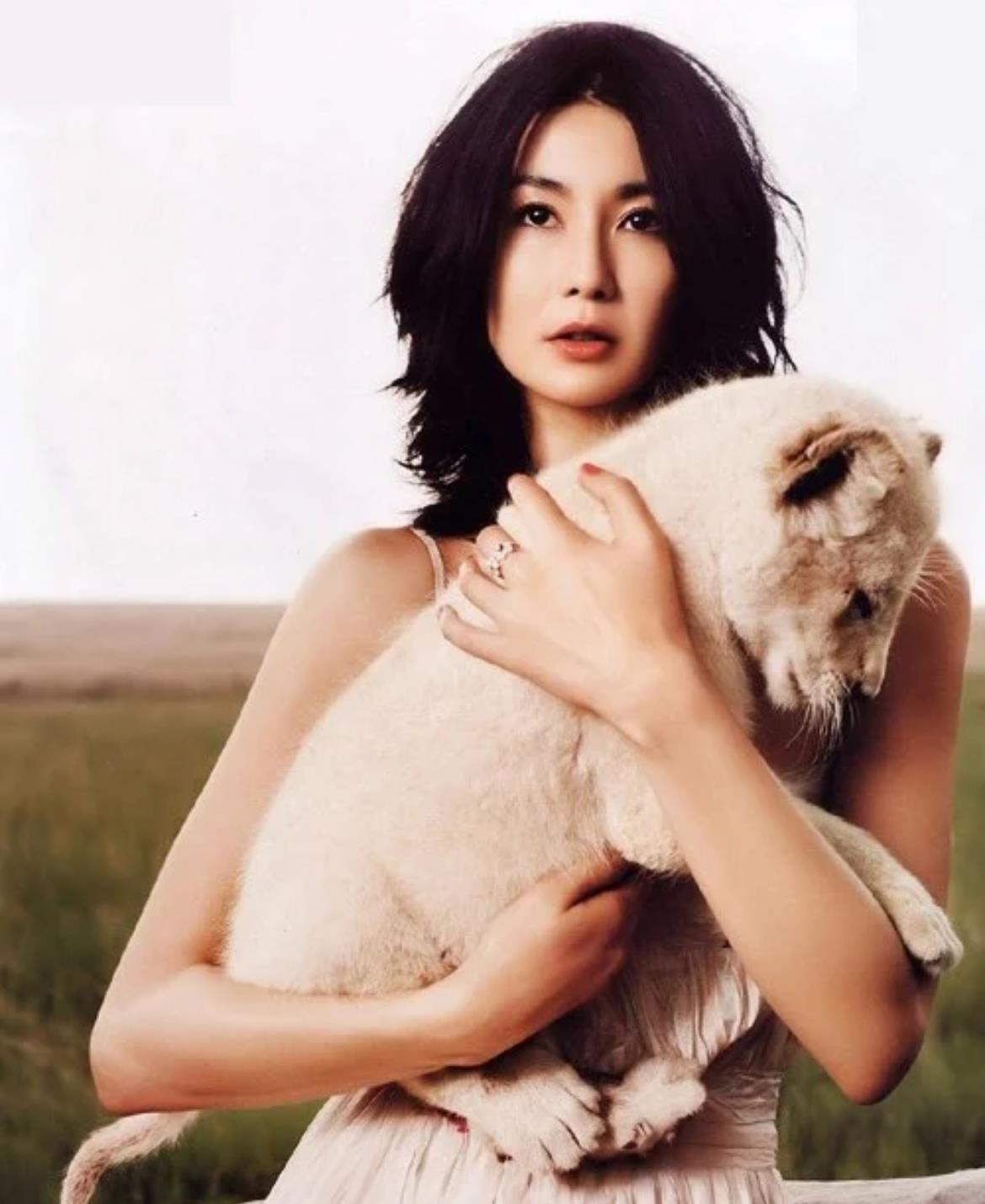 原创57岁张曼玉久违亮相身材骨感瘦还是你心目中的港风女神吗