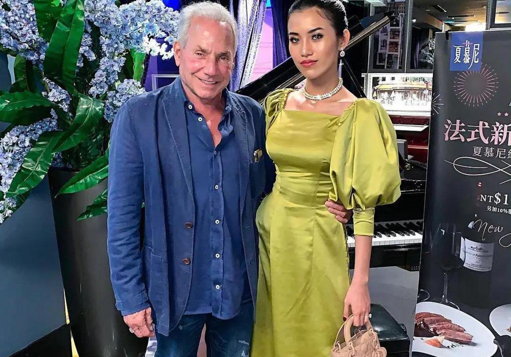 穿裸粉裹身裙,气质优雅出众_ngan_wynn_katz