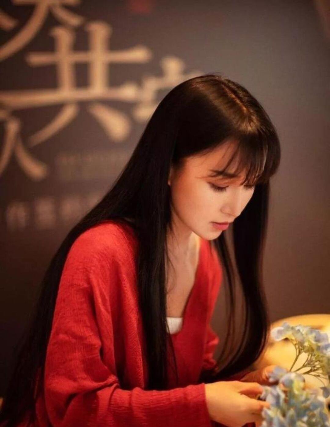 而李子柒及李子柒这个品牌是有非常大的潜力走国际范的,国学乡村文化