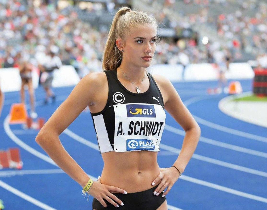 穿运动装美成跑道风景,身材不输维密超模_alica_schmidt_紧身