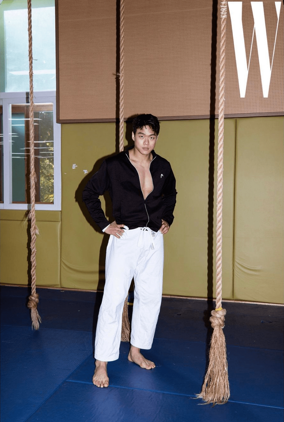 原创他身高182公分体型健硕结实帅气颜值吸引不少人的眼光