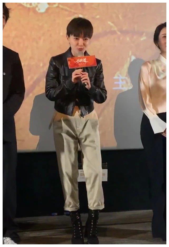 原创她是张翰最新的绯闻女友32岁却穿出未成年身材也是醉了