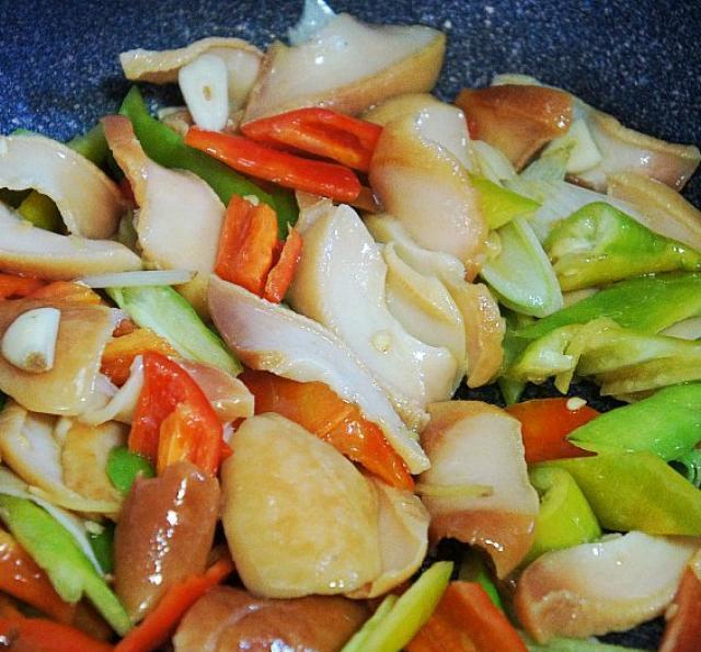 爆炒螺片,清淡不腻,脆嫩滑爽_海螺_食用_加入适量