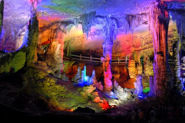 藏在贵州的溶洞景观，洞长6.6公里，景色独特，誉为中国溶洞之王